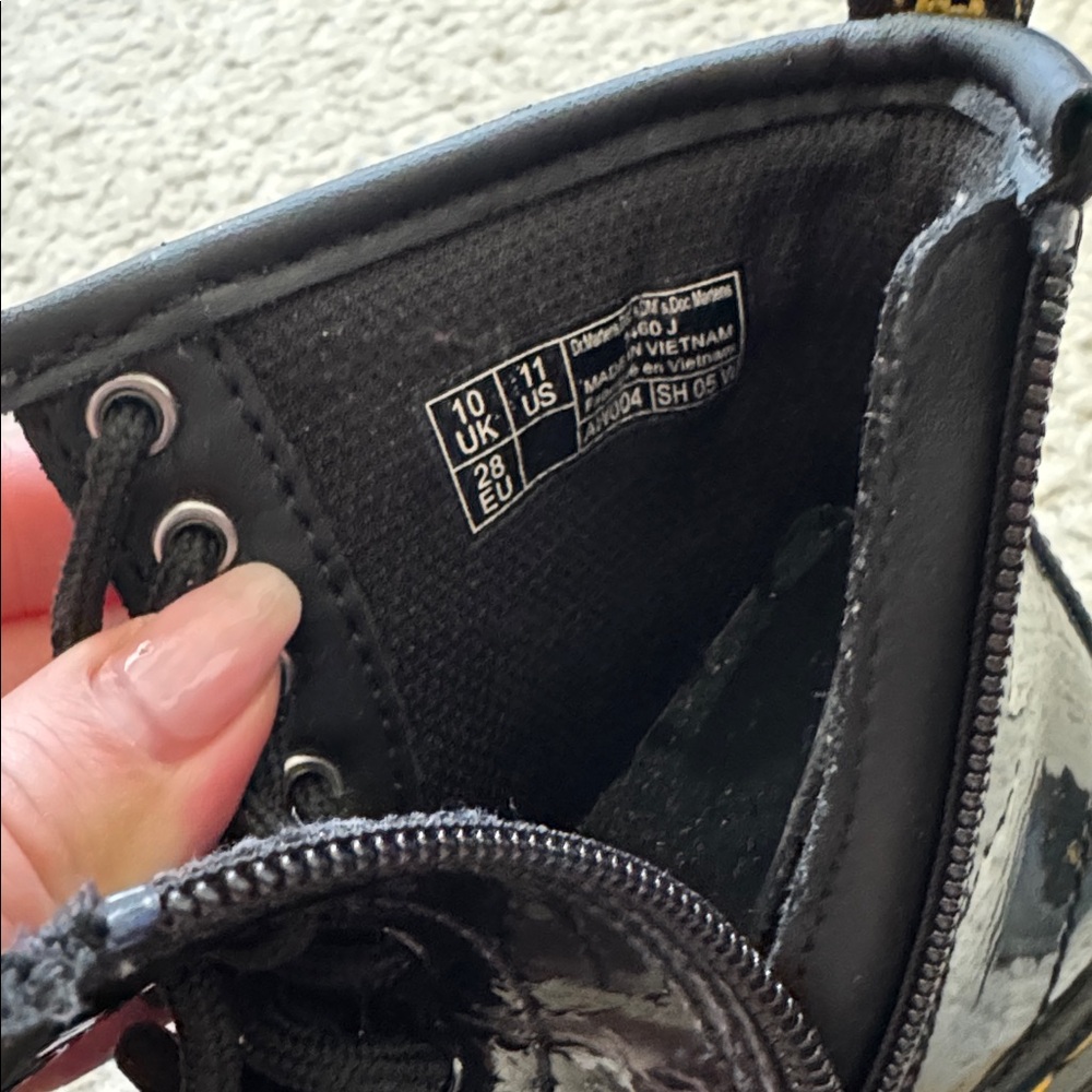 Dr Martens kids Patent Leather Boots like new! - Picture 5 of 5